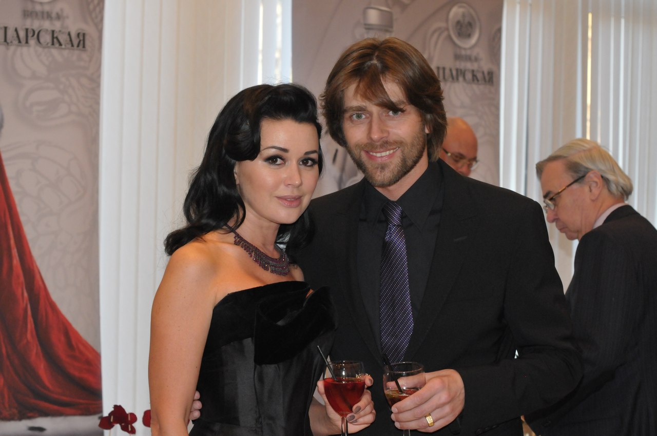Анастасия заворотнюк с мужем фото