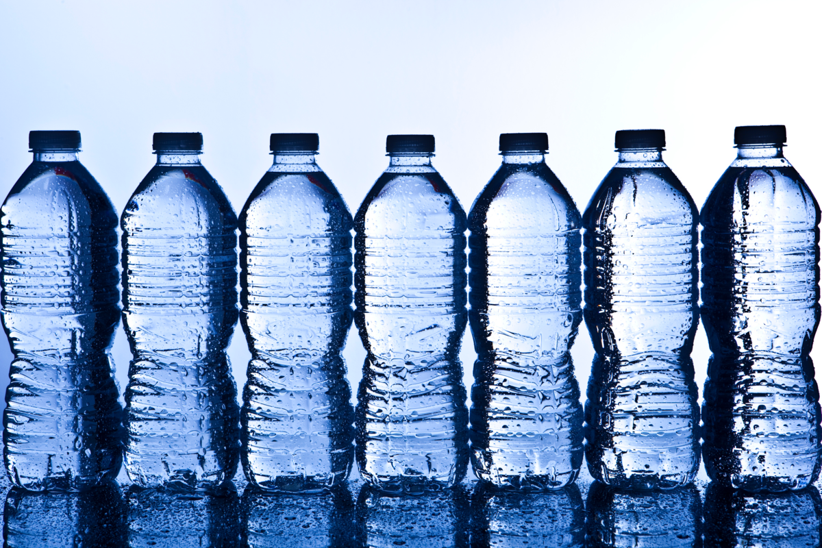Минеральная вода некоторых. Бутылка для воды. Пластиковая бутылка. Красивые пластиковые бутылки. Бутилированная вода бутылка.