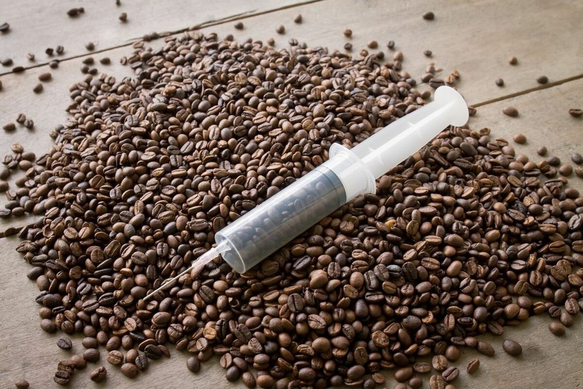 Существует ли кофеиновая зависимость и как она работает?
